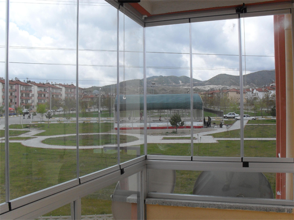 Cam Balkon