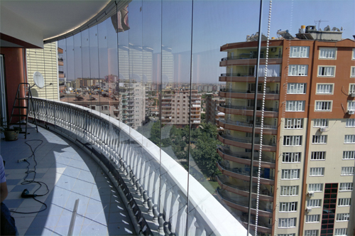 Cam Balkon